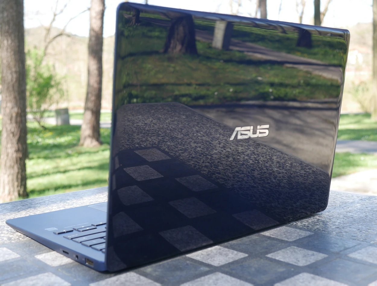 Najbardziej uniwersalny laptop? Recenzja Asus Zenbook 13 UX331UN