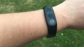 Zamierzasz głupio utopić dwie stówy? Kup sobie Xiaomi Mi Band 2