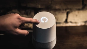 Google Home w Polsce - recenzja inteligentnego głośnika z Asystentem Google