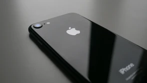 Wbrew obietnicom Apple, nowe iPhone'y też zwalniają, kiedy stan akumulatora się pogorszy