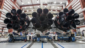 SpaceX na rekord, Falcon Heavy z Teslą na pokładzie już gotowy