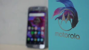 Srebrna piękność z dobrym wnętrzem. Recenzja Motorola Moto X4