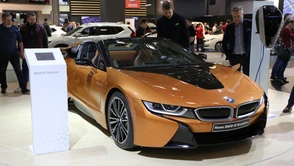 BMW i8 Roadster: wiatr we włosach z ekologią w tle