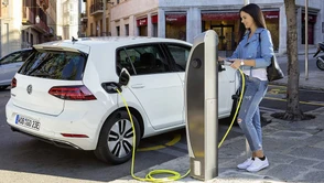 VW: Masowa produkcja samochodów elektrycznych to pestka. Tesla strzeż się!