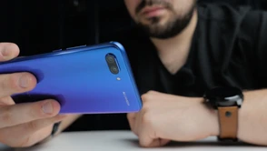 Honor 10 zamiast dużo droższego flagowca? Wygląd to nie jedyne, co oferuje ten smartfon