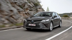 Toyota Camry 2.5 l Hybrid: rywal dla Skody Superb – jazda próbna