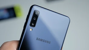 Samsung Galaxy A7 2018 - ma trzy aparaty i czytnik linii papilarnych w przycisku na ramce. Test smartfona