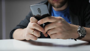 Meizu 16th byłby prawie idealnym tańszym flagowcem, ale na razie psuje go system - recenzja