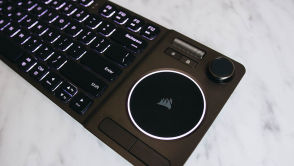 Corsair K83: przepiękna klawiatura stworzona do rozrywki. Stara się aż za bardzo — ale nie tam gdzie trzeba