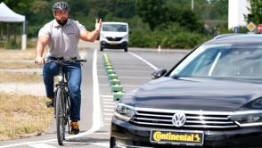 Asystent skrętu w prawo. Rowerzyści mogą czuć się bezpieczni
