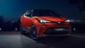 Toyota C-HR po liftingu z mocną hybrydą, Apple Car Play i Android Auto