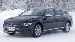 VW Arteon w wersji Shooting Brake pozuje do zdjęć, premiera pod koniec roku