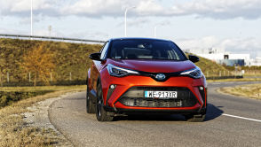 Toyota C-HR 2.0 Hybrid – 184 KM i 3,9 l/100 km po mieście. Tak, to możliwe! Test