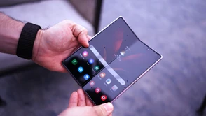 Co ma wspólnego Galaxy Z Fold 2 i szampan? Odpowiedź - bąbelki