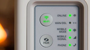 UKE sprawdził, ile kosztuje internet mobilny w Polsce. Najtaniej w Orange, a najdrożej w Play