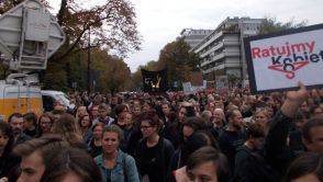 Protest kobiet trwa. Gdzie teraz są marki, które tak chwalą się swoją "filozofią"? Schowały głowy w piach