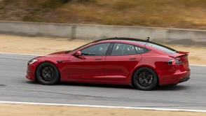 Tesla testuje Model S Plaid z aktywnym spojlerem, celuje w rekord Laguna Seca