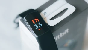 Fitbit Charge 5: opaska tylko z kształtu. To sprzęt, który oferuje co smartwatche