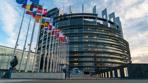 Parlament Europejski ukatrupi śledzące nas reklamy. Facebook i Google drżą