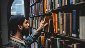 Zapisałem się do lokalnej biblioteki. Żałuję, że zrobiłem to tak późno