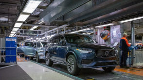 Volvo nie chce zostać w tyle i zawalczy z Teslą jej własną bronią