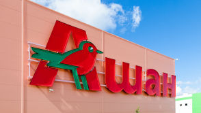 Masowe groby i rzeź w Buczy na półkach Auchan. Polski aktywista bojkotuje francuski hipermarket