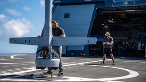 US Navy testuje operację przerzutu zaopatrzenia między okrętami przy pomocy dronów