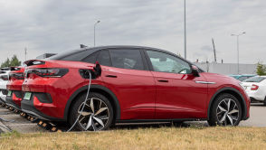 Volkswagen: stacje ładowania dla samochodów elektrycznych w każdym naszym salonie dealerskim