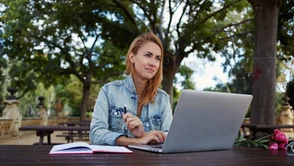 Ponad połowa freelancerów w Polsce podniosła swoje stawki w ostatnim roku. W której branży najbardziej?