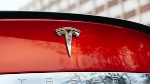 Tesla, czyli prawdziwy fenomen Elona Muska. Dlaczego ludzie kochają te samochody?