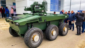Rogozin rosyjskimi robotami pokona Abramsy. Odłamkami dostał chyba w głowę