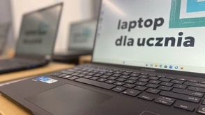 Odebrałeś laptop dla ucznia? Sprawdź tę naklejkę. Możesz być niemile zaskoczonym