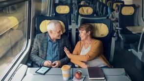 Seniorzy dostali większą zniżkę w PKP Intercity, tanieją też bilety miesięczne