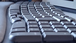 Dla jednych fikuśna, dla innych najlepsza. Logitech Wave Keys - recenzja