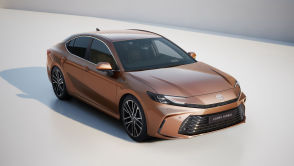 Nowa Toyota Camry jak rasowe coupe. Nasza ocena jakości wnętrza