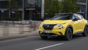 2024 Nissan Juke Hybrid 143 KM w żółtym pożera spojrzenia. Jazda próbna