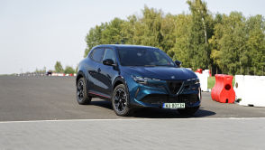 Elektryczna Alfa Romeo Junior: 156 KM oraz 280 KM w Veloce. Jazda próbna