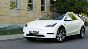 Tesla pozwana za poważną usterkę, ale to ofiara musi zapłacić