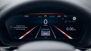 Chińskie 300 KM mocy kontra japońskie i europejskie auta. Autostrada i przyspieszenie