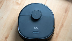 eufy x10 Pro Omni to kompaktowy robot sprzątający, który ma kilka asów w rękawie