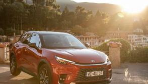 To nie jest zwykły crossover. Miejski SUV Lexusa naładowany technologiami