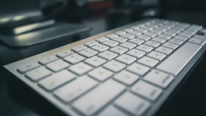 Apple się na Ciebie nie obrazi. Te klawiatury pasują do MacBooka jak ulał!