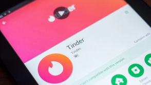 Tonący brzytwy się chwyta. Tinder z nową dziwną funkcją