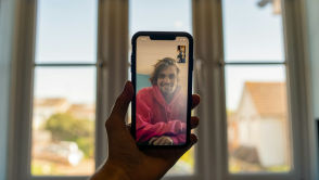 FaceTime w iOS 26 przerwie transmisję wideo. Wystarczy, że zrobisz tę jedną rzecz