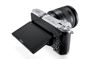 Mój pierwszy kontakt z aparatem hybrydowym łączącym zalety kompaktu i lustrzanki – Samsung NX300