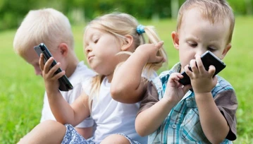 Telefon w rękach dziecka: w jakim wieku, w jakim wymiarze, na jakich zasadach i za jakie pieniądze?