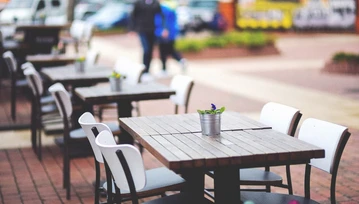 Restauracje zatrudniły roboty jako kelnerów. I była to bardzo zła decyzja...