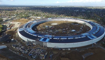 Na tych zdjęciach z drona Apple Campus 2 robi jeszcze większe wrażenie