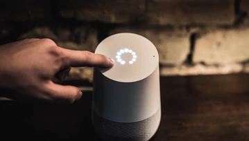 Google Home w Polsce - recenzja inteligentnego głośnika z Asystentem Google