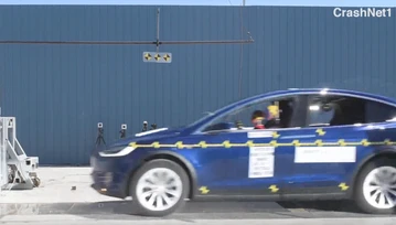 A tak Tesla Model X znosi zderzenie ze ścianą [od Natalii]